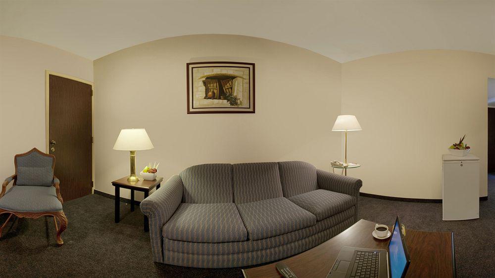 Fiesta Inn León Exteriör bild